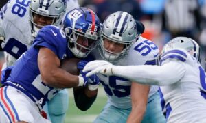 New York Giants Saquon Barkley Dallas Cowboys Leighton Vander Esch NFL December 19 2021