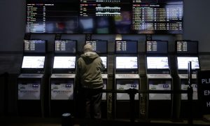 Customer bets at Rivers Sportsbook for a story on BetRivers not implementing surcharge taxes at its New York online sportsbook.